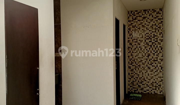 Bangunan Luas ex Showroom cocok untuk Bank/Resto 7