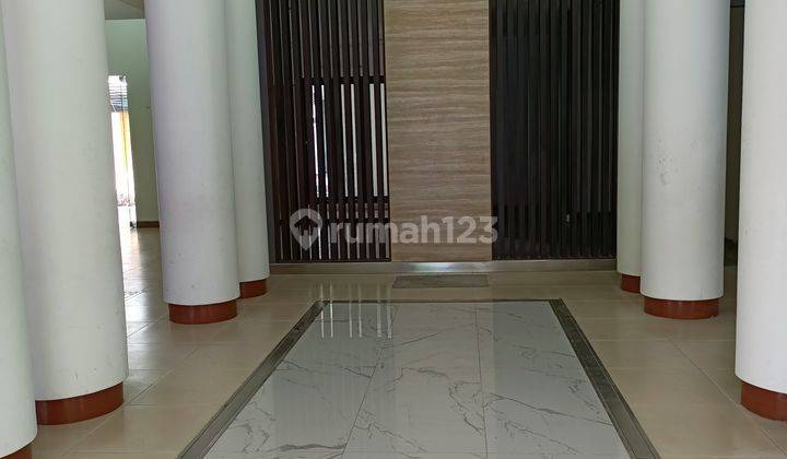 Bangunan Luas ex Showroom cocok untuk Bank/Resto 10