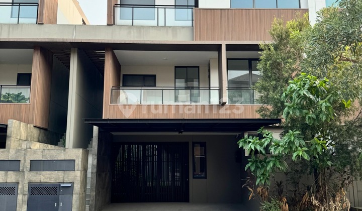 Dijual Cepat Rumah 3 Lantai Ada Lift di Cluster Kazumi - The Zora BSD City