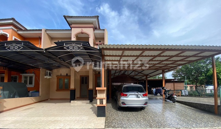 2-Story House in Riviera Palem Semi Cluster, Karawaci. Side Yard of the House is Quite Spacious