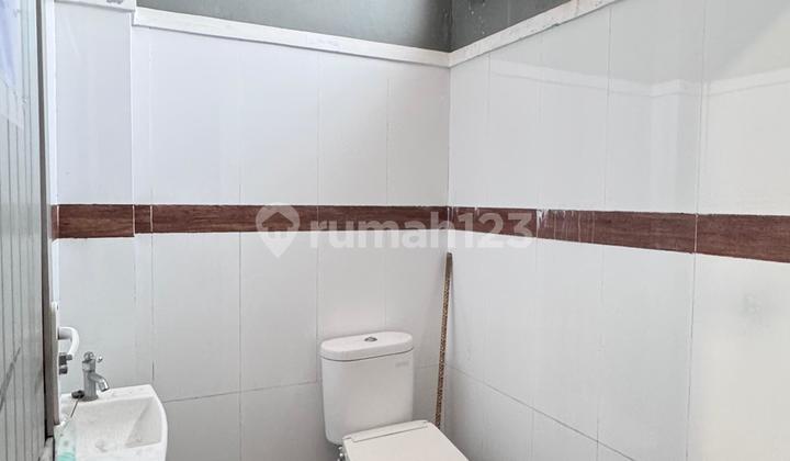 Ruko 3 Lantai di Raya Serpong Tangerang Selatan. Lokasi Bagus Depan Jalan Raya