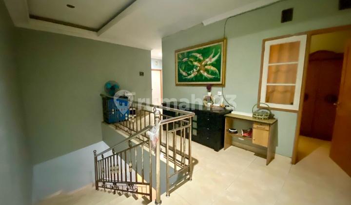 Rumah 2 Lantai Cluster Riviera Palem Semi, Karawaci. Halaman Samping Rumah Cukup Luas 2