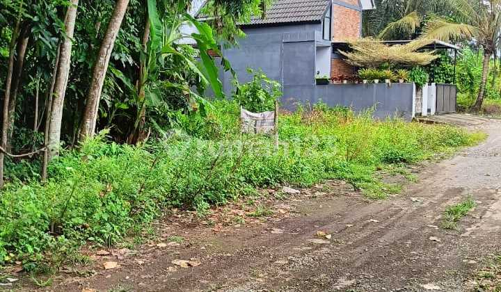 Yard Land, Location Near Model Wedomartani Elementary School, Suitable for Residence