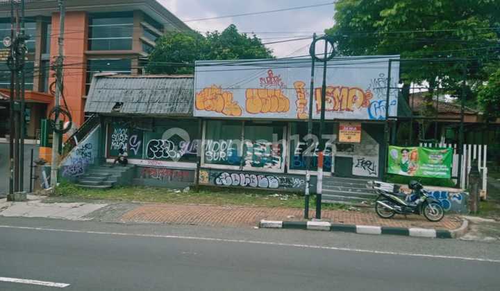 One-Story Shop House Beside Laksda Adi Sucipto Road, Suitable for Office or Business One-Story Shop House Beside Laksda Adi Sucipto Road, Suitable for Office or Business