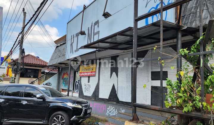 One-Story Shop House Beside Laksda Adi Sucipto Road, Suitable for Office or Business