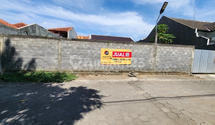 Land on Jl Perumnas near UPN Campus is very suitable for residences or student boarding houses. Land on Jl Perumnas near UPN Campus is very suitable for residences or student boarding houses.