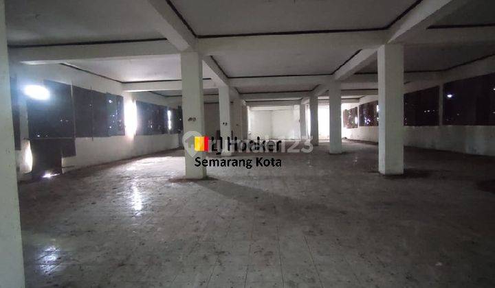 Bangunan Gedung di Jalan Perintis Kemerdekaan 2