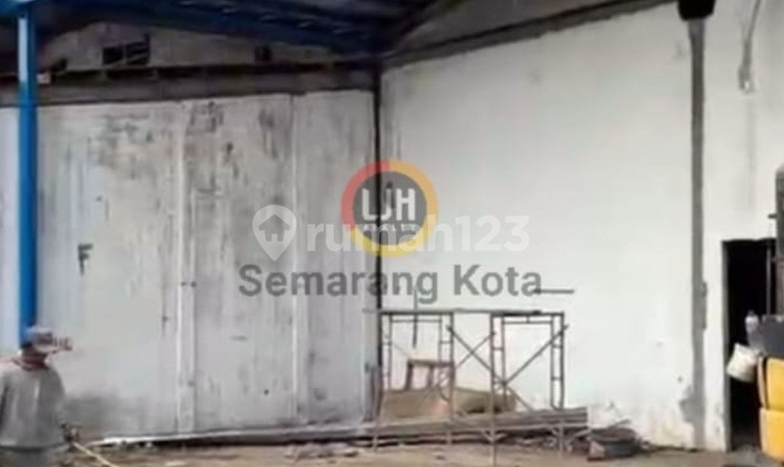 Gudang di daerah Lingkungan Industri Kecil 1