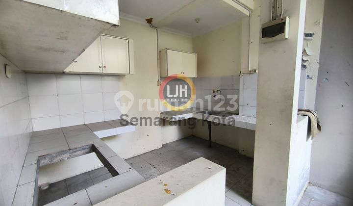 Business Building in the Kampung Kali Area