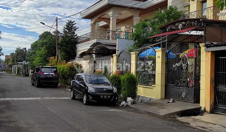 Rumah 2 Lantai SHM dijual di Jl. Faisal 15 makassar 2