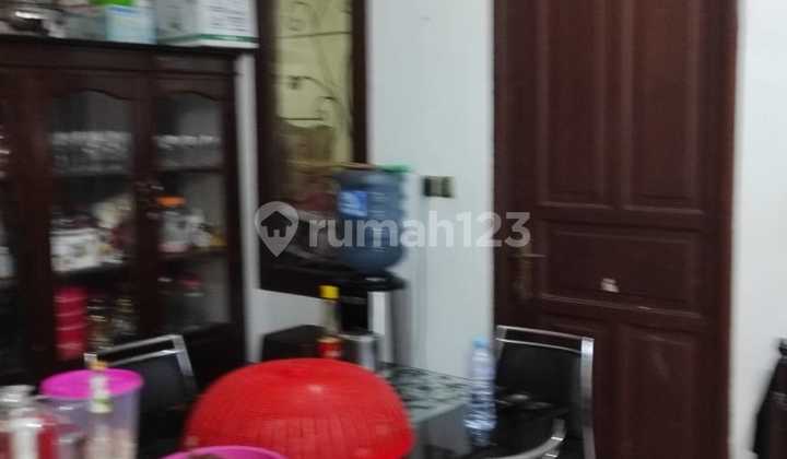 Rumah 2 Lantai SHM dijual di Jl. Faisal 15 makassar 9