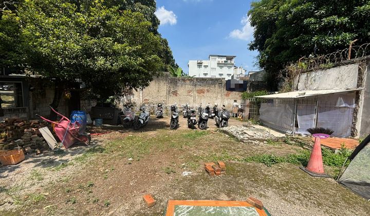 Cheap plots are rarely available in the Dago Asri complex, Bandung.