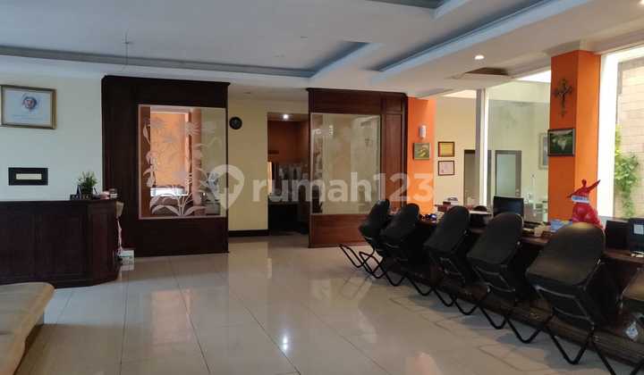Rumah Strategis Area Bisnis di Jalan Utama Supratman Bandung 2