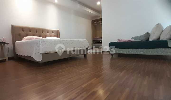 Sturdy house full of teak and marble in Setrasari, Bandung.