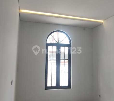 Rumah Baru Desain Eropa Area Bkr, Regol 2