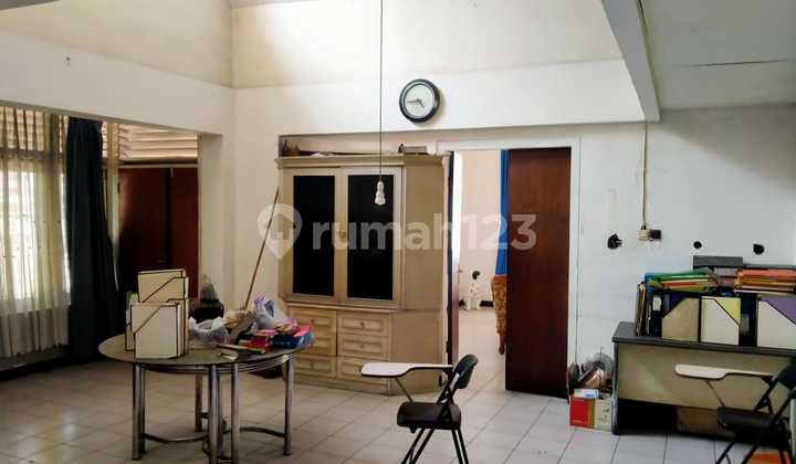 Classic house in business area on main street, Lengkong Besar - Bandung City 2