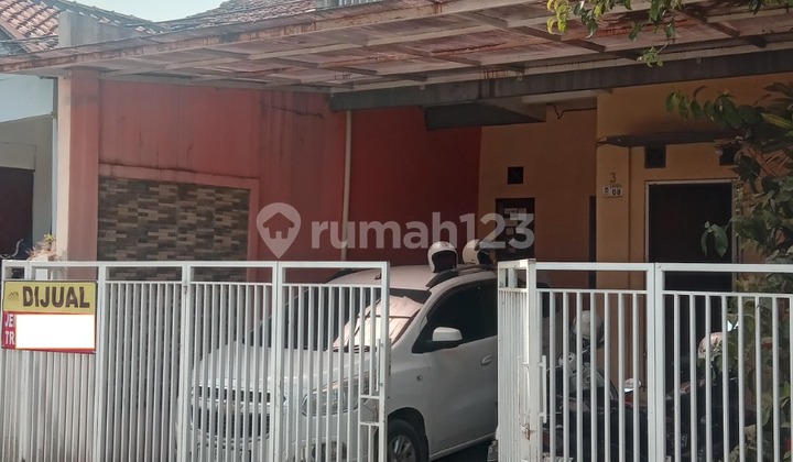 Affordable ready-to-occupy house in the Cipageran Indah 2 complex, North Cimahi. Affordable ready-to-occupy house in the Cipageran Indah 2 complex, North Cimahi.