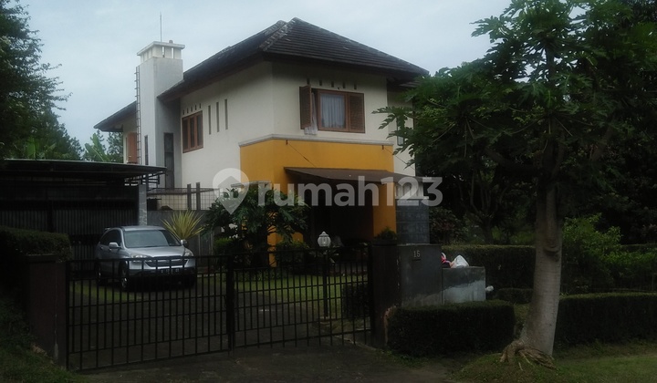 Rumah Luas Asri di Jalan Utama Pondok Hijau, bandung