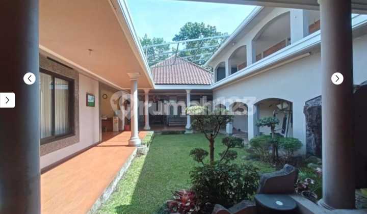 Nice strategic house on the main road of Bengawan, Riau wing - Bandung Nice strategic house on the main road of Bengawan, Riau wing - Bandung