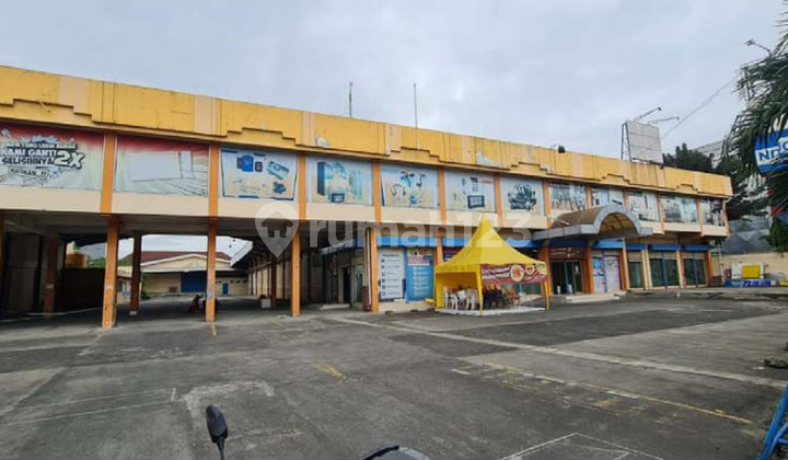 For sale, ready-to-use building suitable for business.