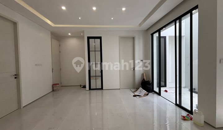 For Quick Sale !! Ready to Occupy !! Minimalist Design ! Brand New House in Tanah Mas Semarang, Land Area 120, 3 Bedrooms 2 Kitchens, Ensuite Bathroom, Water Heater, Upper and Lower Water Tanks. 2