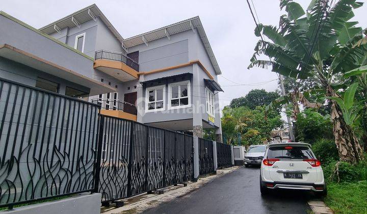 RUMAH BERSIH SIAP HUNI KONDISI BAGUS SEKALI .DI KOTA SALATIGA COCOK UNTUK MESS ATAU KELUARGA BESAR DI TENGAH KOTA SALATIGA SELANGKAH KE SEKOLAH INTERNASIONAL  1