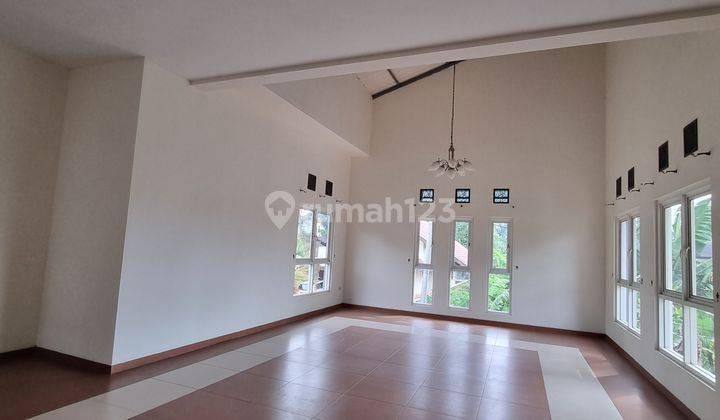 RUMAH BERSIH SIAP HUNI KONDISI BAGUS SEKALI .DI KOTA SALATIGA COCOK UNTUK MESS ATAU KELUARGA BESAR DI TENGAH KOTA SALATIGA SELANGKAH KE SEKOLAH INTERNASIONAL  2