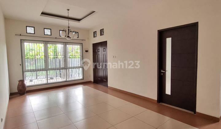 RUMAH BERSIH SIAP HUNI KONDISI BAGUS SEKALI .DI KOTA SALATIGA COCOK UNTUK MESS ATAU KELUARGA BESAR DI TENGAH KOTA SALATIGA SELANGKAH KE SEKOLAH INTERNASIONAL  7