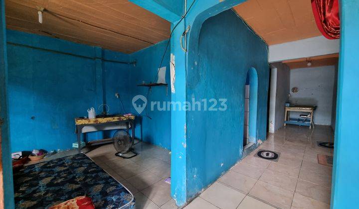 JUAL CEPAT .NEGOOO !! Harga hitung tanah saja. Rumah Tengah kota 2 lantai bukan kampung JALAN DEPAN LEBAR DEKAT RADEN PATAH. 4