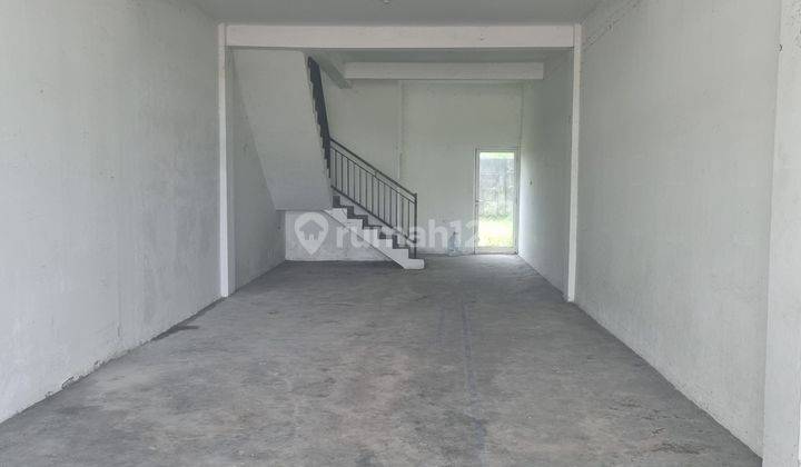 JUAL CEPAT RUKO KAWASAN INDUSTRI KENDAL ( KIK ) UKURAN TERBESAR , LOKASI RUKO  DI SAMPING GERBANG MASUK KAWASAN ,TERSEDIA JUGA  2 UNIT JEJER  TOTAL LEBAR 9 . 5