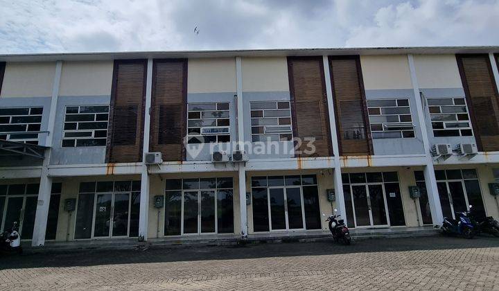 JUAL CEPAT RUKO KAWASAN INDUSTRI KENDAL ( KIK ) UKURAN TERBESAR , LOKASI RUKO  DI SAMPING GERBANG MASUK KAWASAN ,TERSEDIA JUGA  2 UNIT JEJER  TOTAL LEBAR 9 . 17