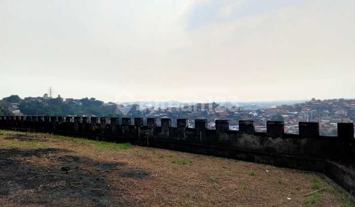 Tanah Luas 5000 dengan Bangunan di Lokasi Tertinggi di Daerah Manyaran, View bisa Menghadap ke Utara Sehingga bisa Melihat Kota Semarang dan Laut Utara.tanah dan Bangunan di Bukit yang Sdh Ditalud Kuat dan Indah.ada Bangunan Baru dan Bangunan Lama Terpisa 2