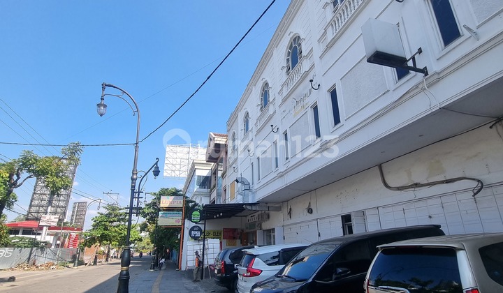 Sewa Di Kota Lama Semarang 3 Ruko 3 Lantai Jejer ,dekat Dengan Museum Kota Lama , Tengah Kota ,cocok Unt Cafe , Billyard, Supermarket,office , Showroom Dll. Lt.170 Lb.800m2  2