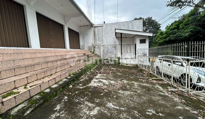 Ruko di Bandungan Dekat Hotel dan Perumahan Wahid ,Jl. Tirtomoyo Bandungan , ,Tanah Ngantong ,Pas untuk Usaha Retail atau Toko Bangunan Dll Lt.700 Lb.500 Lebar Dpn 16 ,Lbr Blakang 23 , Disekat 3 Ruko , Ada Gudang , Ada Tanah Kosong Juga 1