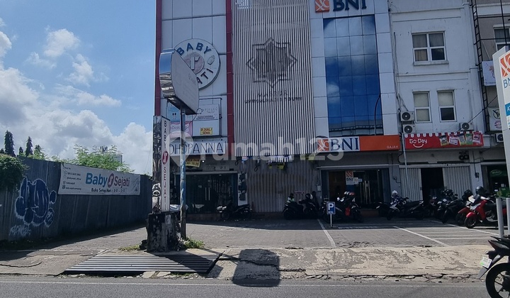 3-Story Shop House with Prime Location Near Majapahit