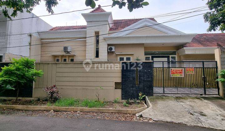 For Rent !! Rumah Sewa Di Tengah Kota Murah,luas, Parkir Luas ,jalan Lebar,depan Taman, Kondisi Bagus , Siap Huni Di Taman Maluku Semarang Lt.528 Lb.400 Kt.3+1 Kmd2+1  1