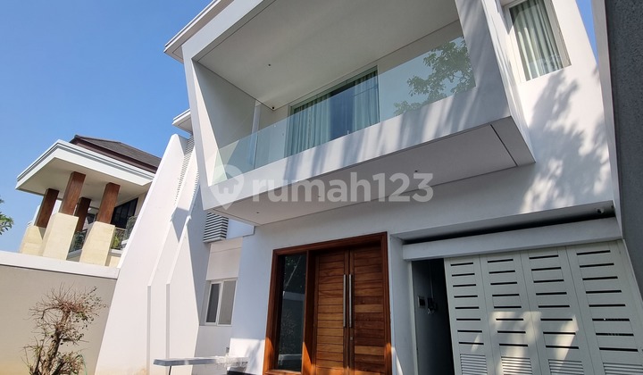 Jual Cepat!! Harga Kini Turun 1.5 M, Sblmya 10.5 M .rumah Mewah Di Graha Padma Semarang ,fully Furnished, Kt.4+1 Kmd.4+1 Lt.360 Lb.500