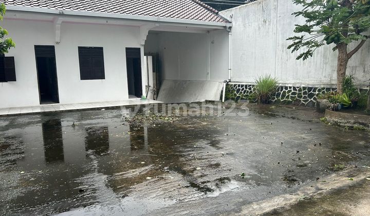Ruko di Bandungan Dekat Hotel dan Perumahan Wahid ,Jl. Tirtomoyo Bandungan , ,Tanah Ngantong ,Pas untuk Usaha Retail atau Toko Bangunan Dll Lt.700 Lb.500 Lebar Dpn 16 ,Lbr Blakang 23 , Disekat 3 Ruko , Ada Gudang , Ada Tanah Kosong Juga 2