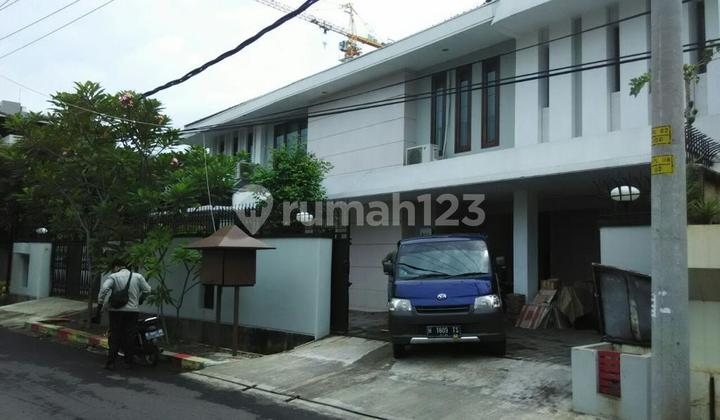 Rent a House 2 Floors in Seteran Semarang, Close to Jl. Gajahmada, Suitable for Clinic, Office, Salon, etc. Land Area 353, Building Area 280. 1