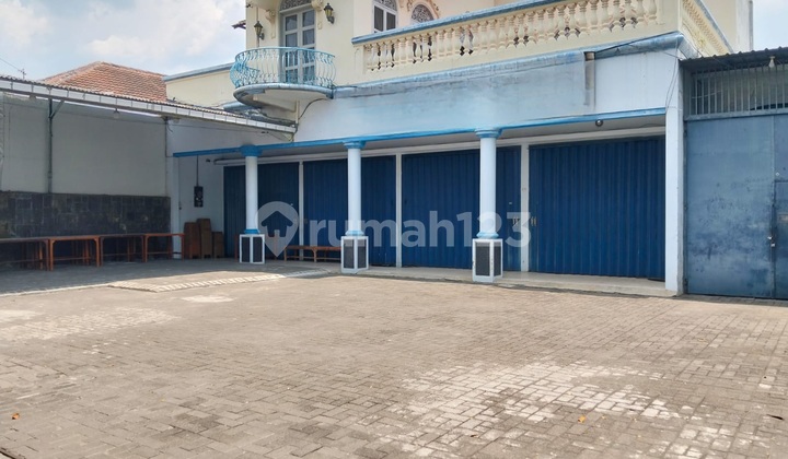 Fast Sale!! Dr. Cipto Semarang House, Premium Location Near Hospital and City Center and Wide. Suitable for Hotel, Restaurant, Retail Business, Office, Clinic etc. Land Area 1000, Building Area 600. 1