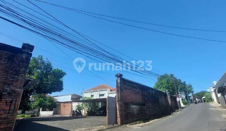 Sell Residential & Boarding House!! in Jobrang, Ngesrep Near Jatingaleh Toll Exit Semarang, Very Wide Yard Land Area 650 Building Area 180, Great for Building a Boarding House with Dozens of Rooms because it's near Undip and Unika campuses, Can also be used for Hotel, etc. 1