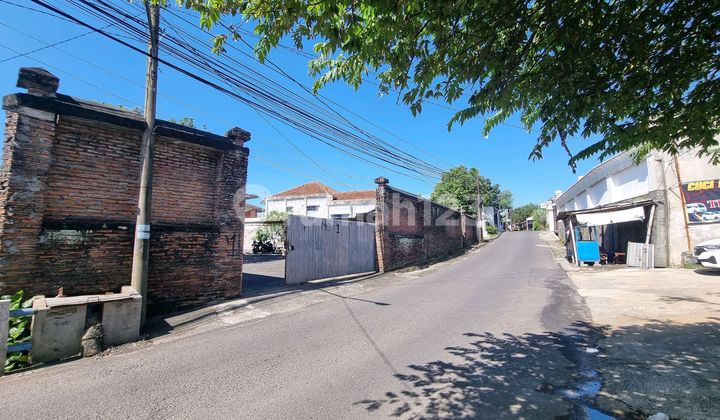 Sell Residential & Boarding House!! in Jobrang, Ngesrep Near Jatingaleh Toll Exit Semarang, Very Wide Yard Land Area 650 Building Area 180, Great for Building a Boarding House with Dozens of Rooms because it's near Undip and Unika campuses, Can also be used for Hotel, etc. 2