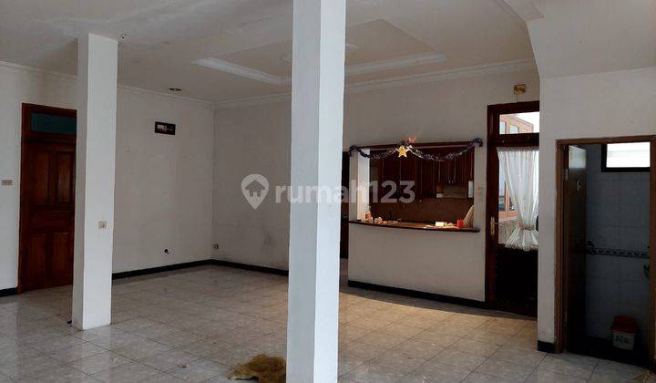 Rumah 2 lantai bagus dan asri harga bagus 2