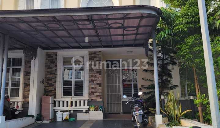 For Sale: Comfortable and Scenic Residence in East Jakarta 73671 Oc