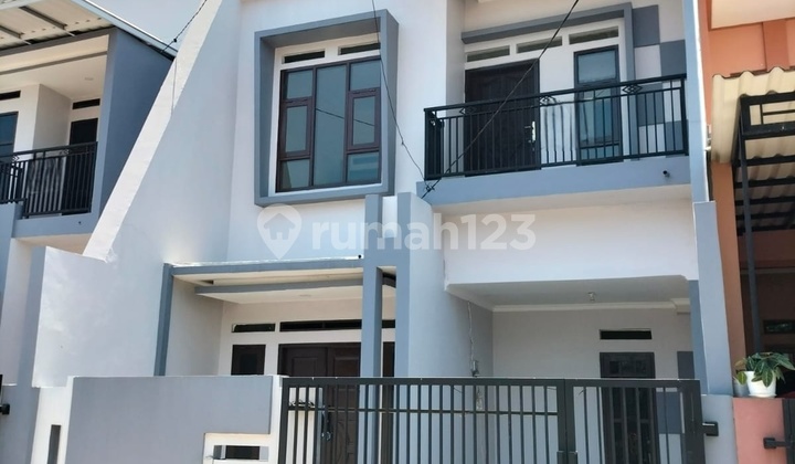 Rumah Tingkat 5 Menit dari Summarecon Bekasi Akses Strategis 73467 MAR