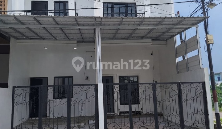 Rumah Hook Strategis di Harapan Indah, Halaman Luas & Siap Huni 13582 Ds 1