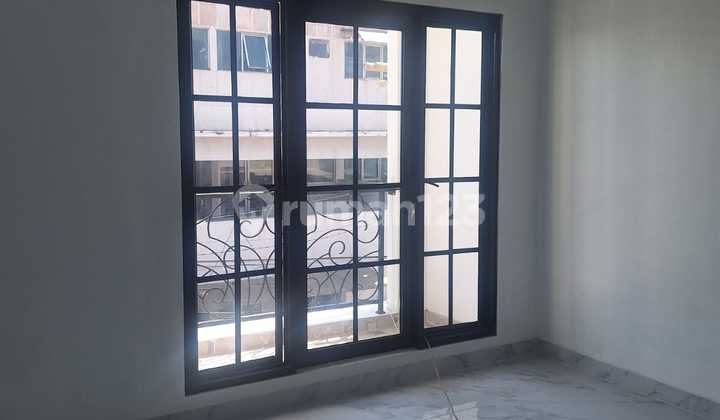 Rumah Hook Strategis di Harapan Indah, Halaman Luas & Siap Huni 13582 Ds 2