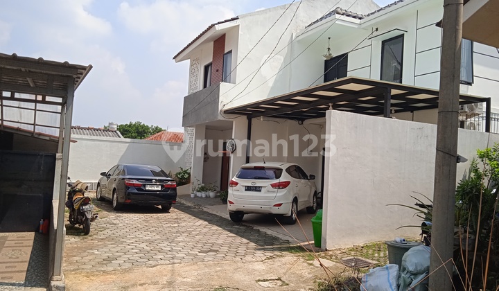 Dijual Rumah Siap Huni Ada Kolam Renang Ciputat Tangsel 