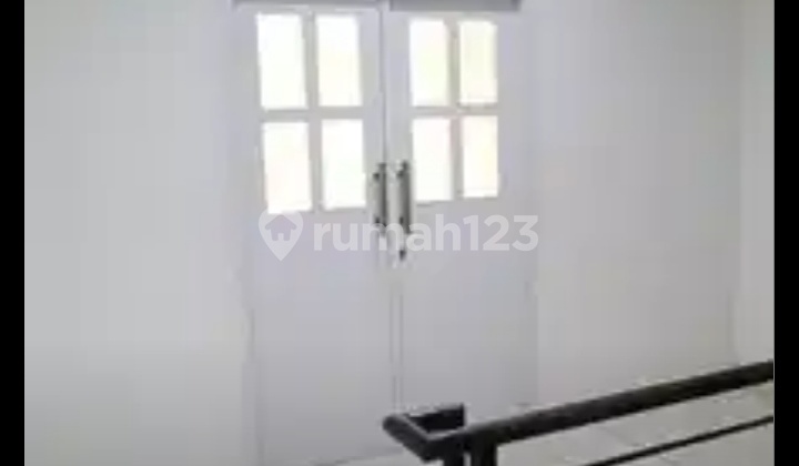 For Rent: 3-Story Shop House in Cirendeu, Ciputat, South Tangerang. 2