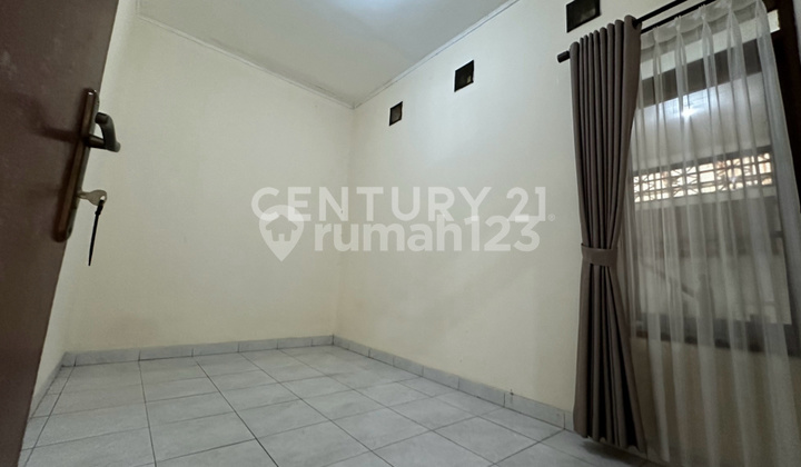Comfortable and Strategic House in Taman Holis Indah Bandung 2